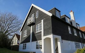 Ogilvie Lodge Apartment